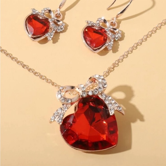 NEW| Vivianne Vintage Crystal & Ruby Hearts & Bows Earring & Necklace Set - Picture 3 of 14